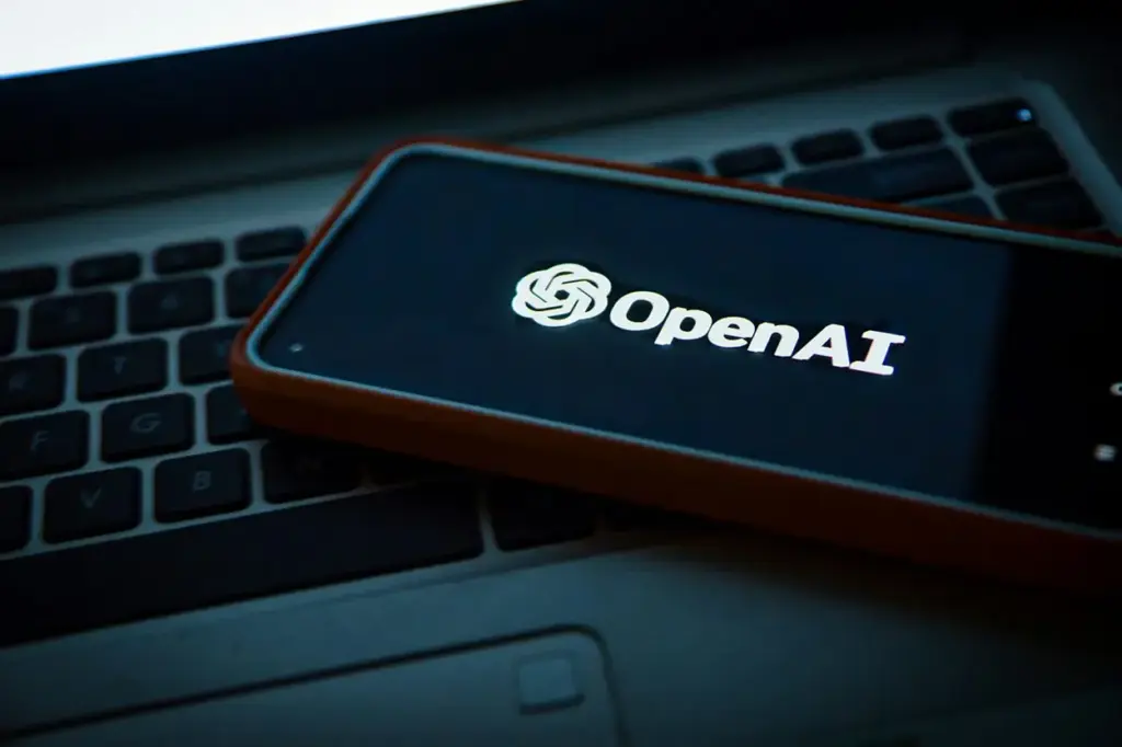 Sam Altman, CEO de OpenAI, asegura que muy pronto la inteligencia artificial será un servicio básico como la luz o el agua