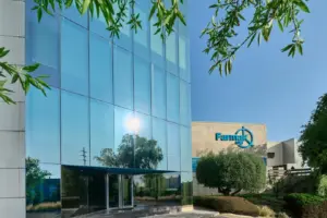 Cómo los equipos farmacéuticos dan vida a cada medicamento