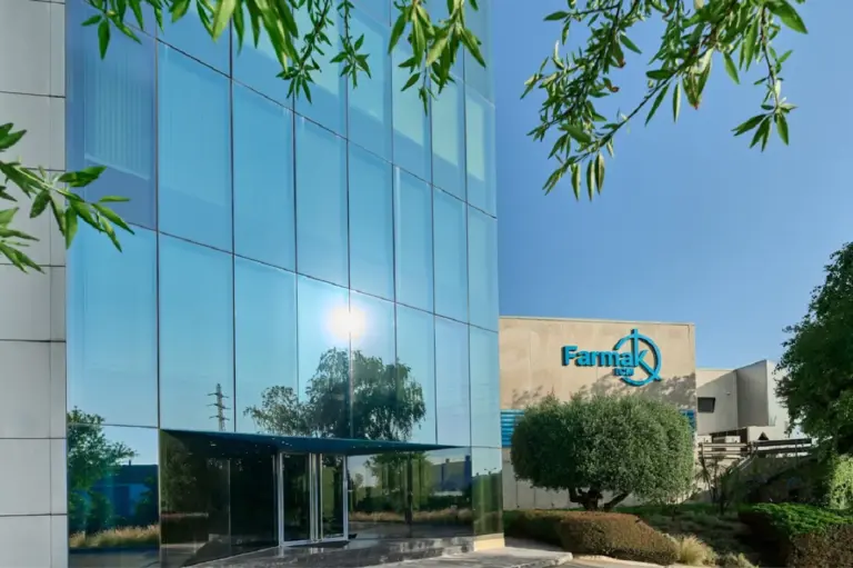 Cómo los equipos farmacéuticos dan vida a cada medicamento