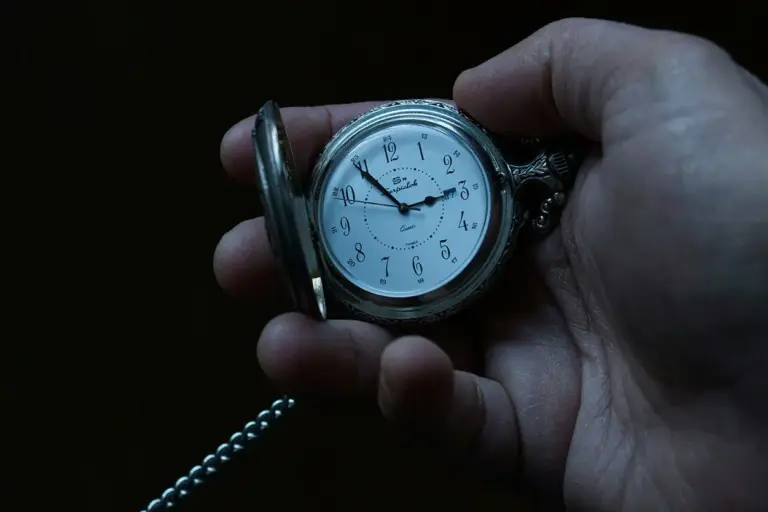 La percepción del tiempo: por qué las filas se hacen eternas y las buenas charlas vuelan