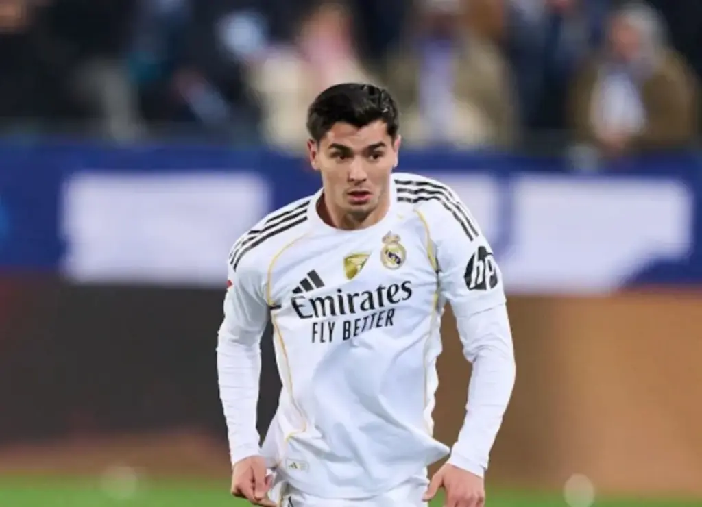 La decisión del Madrid con Brahim que nadie esperaba tras su partidazo en Champions 2 El feo del Real Madrid a Brahim: Brilla en el campo pero le buscan equipo en Alemania