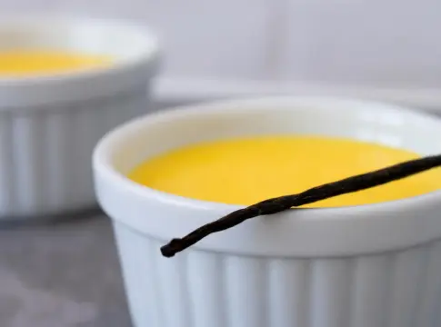 El gesto de 30 segundos con un soplete que cambia por completo el sabor de tu crema catalana El gesto de 30 segundos con un soplete que cambia por completo el sabor de tu crema catalana