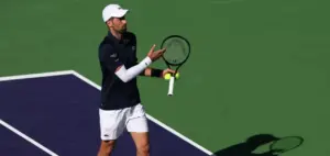 Djokovic tumba otro récord de Nadal en el regreso al Paraíso del Tenis