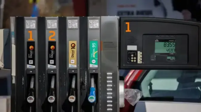 La verdad detrás de la duda entre pagar gasolina barata o de marca: la clave está en los aditivos