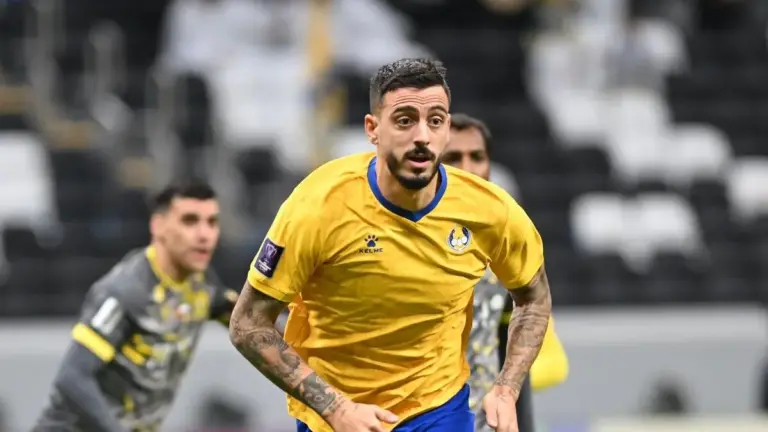 ​El fútbol en Qatar obliga a los españoles Joselu y Javi Martínez a retomar la competición