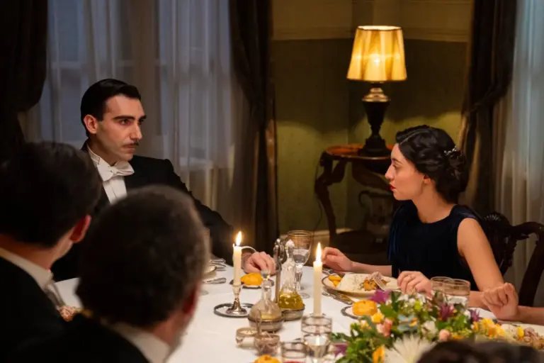 Escándalo en ‘La Promesa’: El anuncio de Ángela y Curro deja a Lorenzo en ridículo ante sus invitados