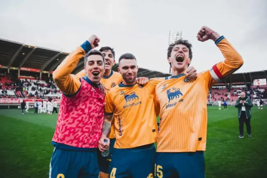 El milagro del líder en Segunda: por qué nadie quiere irse del Racing de Santander 1 El milagro del líder en Segunda: por qué nadie quiere irse del Racing de Santander