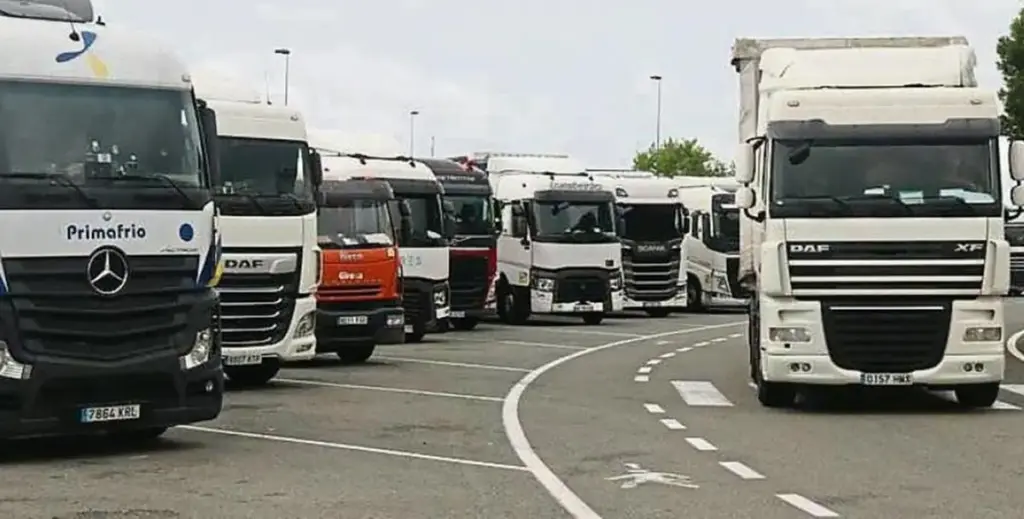 Los camioneros denuncian una ola de robos en las áreas de servicio: "La indefensión es máxima"