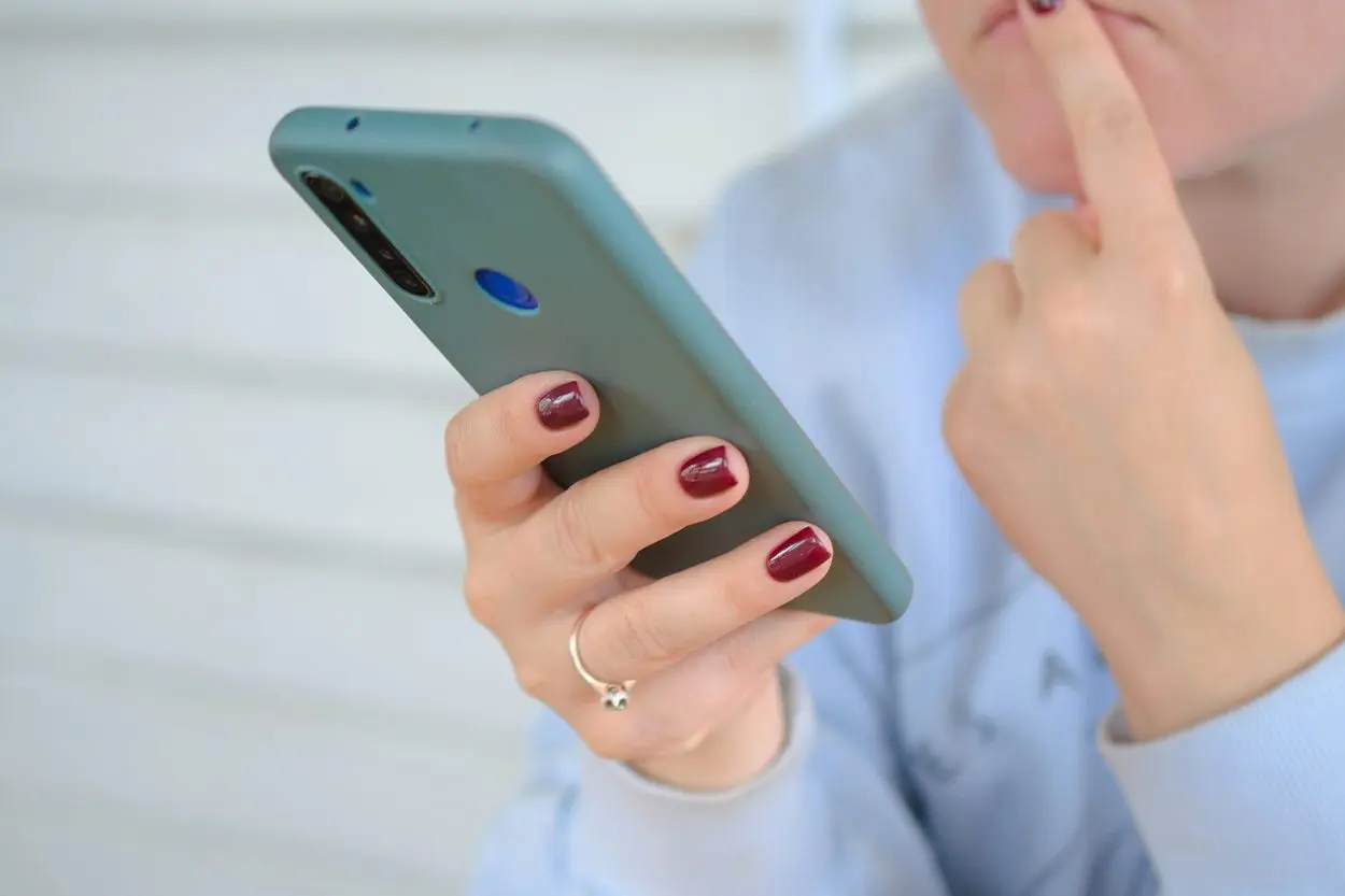 Adiós a los SMS comerciales con la nueva medida de la CNMC que entra en vigor el próximo mes de junio Adiós a los SMS comerciales con la nueva medida de la CNMC que entra en vigor el próximo mes de junio