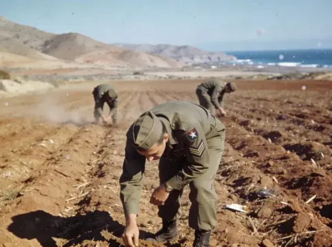 El baño más peligroso de la historia: por qué un ministro se metió en el mar de Almería rodeado de bombas nucleares El baño más peligroso de la historia: por qué un ministro se metió en el mar de Almería rodeado de bombas nucleares
