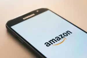 Amazon admite que la inteligencia artificial está afectando gravemente su negocio principal