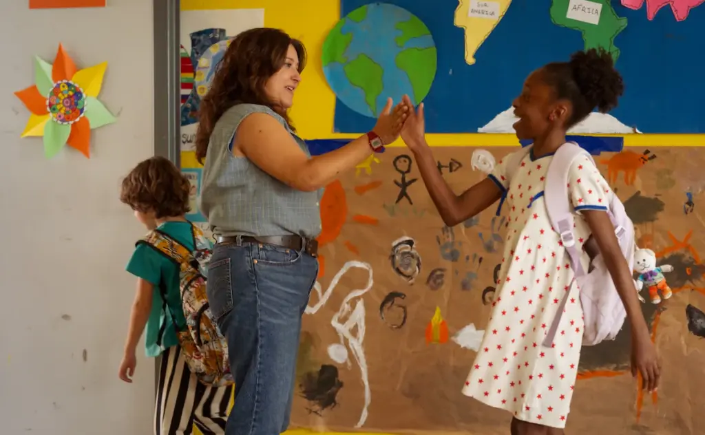 TVE se empeña en emitir capítulos interminables de sus series en La 1 y se va hasta la madrugada con 'Barrio Esperanza'