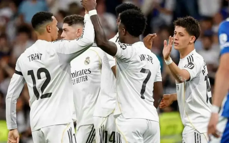 El Bernabéu castiga a los jugadores tras el fracaso total de la temporada