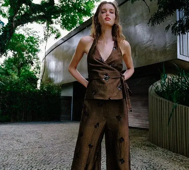 El conjunto joya que desafía la formalidad tradicional