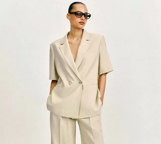 El traje de manga corta como uniforme infalible