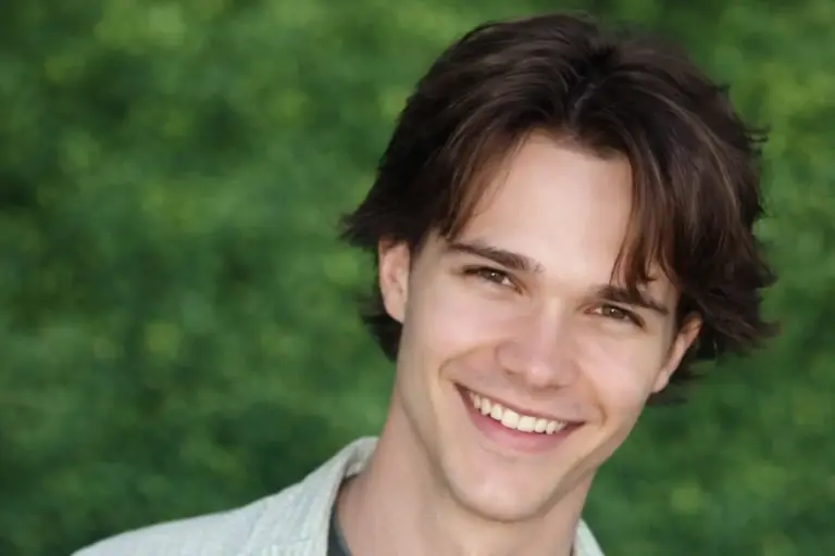 ¿Qué fue de Carlos Castel? El ídolo forracarpetas de 'Nada es para siempre' que hoy huye de los focos en el mundo corporativo