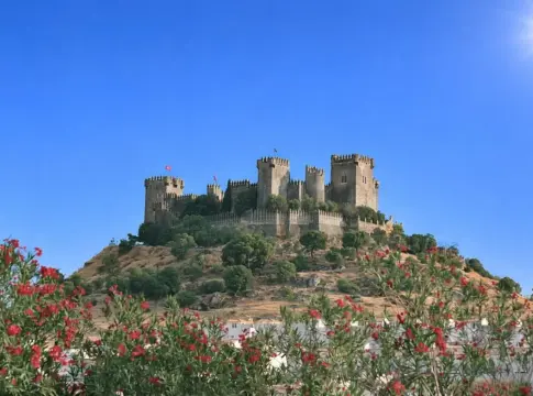 El castillo español que parece salido de 'El Señor de los Anillos': el destino más épico para visitar este fin de semana El castillo español que parece salido de 'El Señor de los Anillos': el destino más épico para visitar este fin de semana