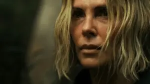 Charlize Theron en Depredador Dominante