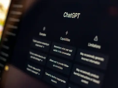 ChatGPT puede volverse más errático y complaciente cuando recibe demasiadas consultas o mensajes intensos ChatGPT puede volverse más errático y complaciente cuando recibe demasiadas consultas o mensajes intensos