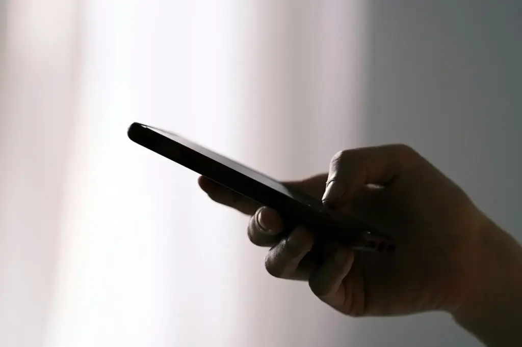 Cinco trucos poco conocidos para estirar la autonomía del móvil sin tener que cargarlo antes de tiempo