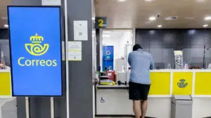 La plantilla de Correos estalla ante el plan de regularización de inmigrantes
