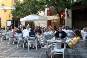 La razón científica por la que el calor extremo de este mes está alterando tu estado de ánimo y tu paciencia