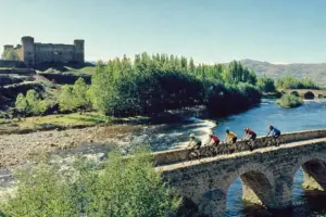 ¿Dos ciudades Patrimonio en un solo viaje? La ruta en bicicleta que une historia y naturaleza