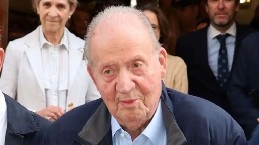 "Le ha hecho todo tipo de humillaciones": La prensa europea carga contra Felipe VI por el estado crítico de Juan Carlos I 1 El homenaje a Juan Carlos I en Francia y el análisis de los medios europeos