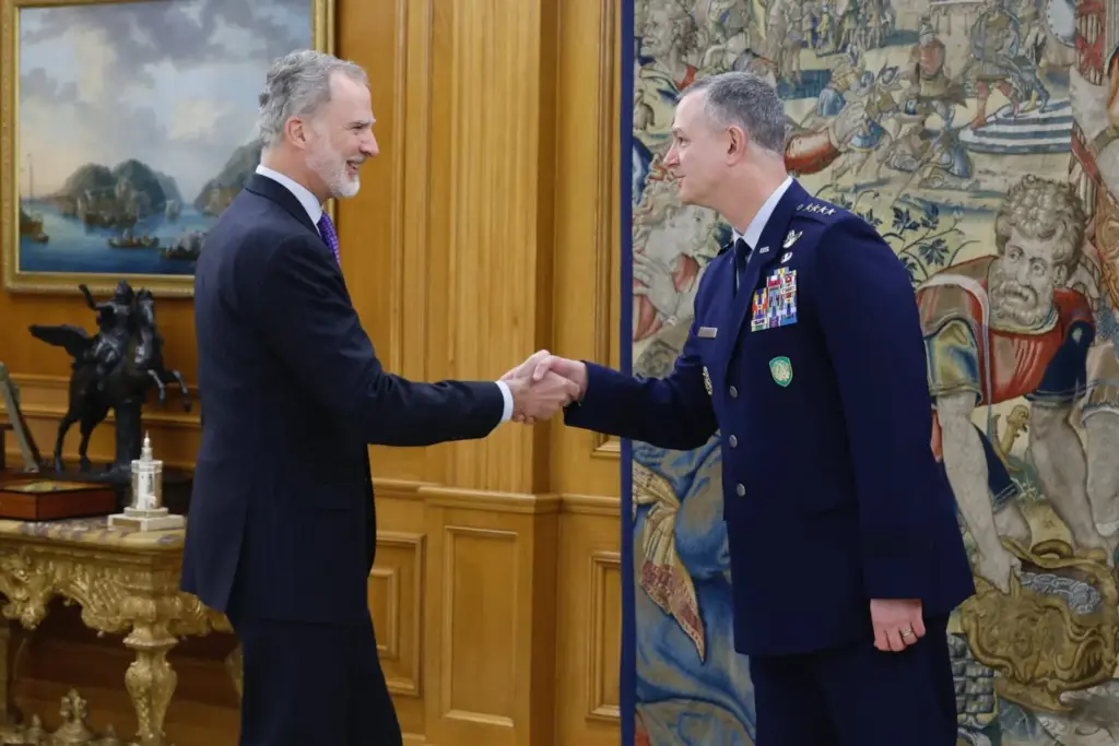 La fiesta privada de Felipe VI en Málaga con alcohol y amigos, pero sin Letizia 3 El pacto de la reina Letizia para proteger a los novios