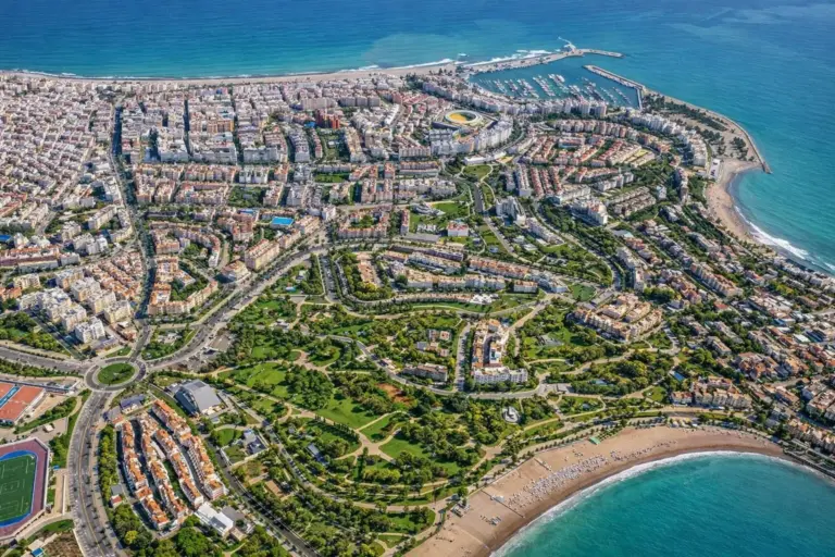 El tobogán de Estepona que duró apenas 24 horas abierto por su peligrosidad