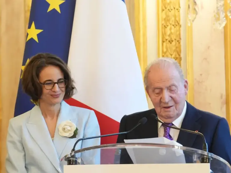 “Nadie es profeta en su país”: Francia da la espalda a Felipe VI y premia a Juan Carlos I contra todo pronóstico