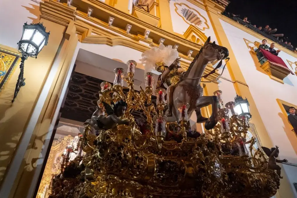 El auge del 'mini Airbnb temporal' en la Semana Santa de Sevilla ya ha llegado a ojos de Hacienda 2 Hacienda entra en escena: si cobras, tienes que declararlo