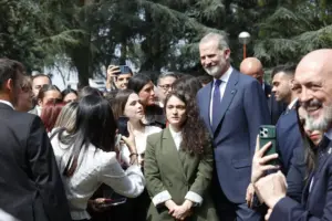 La fiesta privada de Felipe VI en Málaga con tragos y amigos, pero sin Letizia