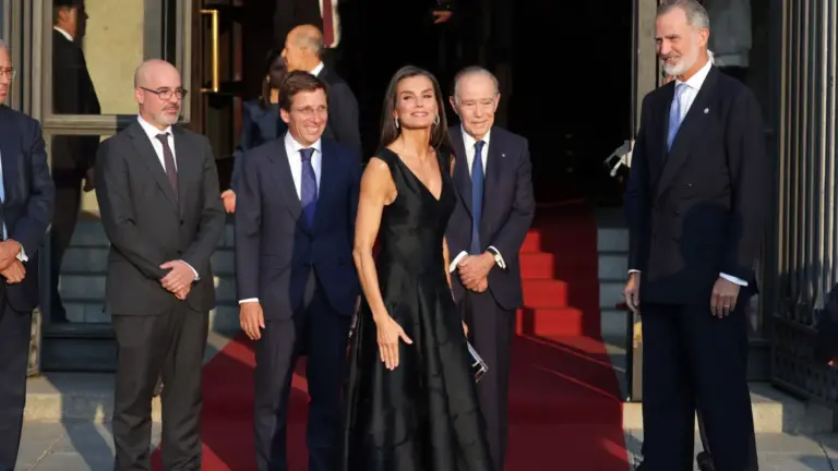La foto viral de Felipe VI y Letizia que ha descolocado por completo a la prensa internacional