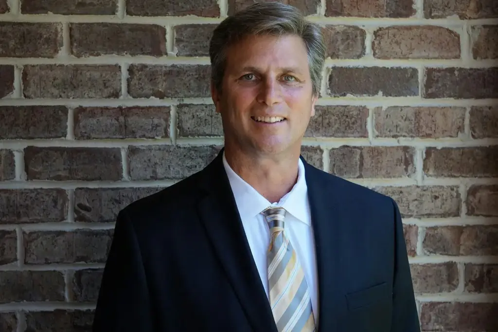 La inteligencia artificial se ha convertido en argumento para justificar relevo, presión accionarial y salidas anticipadas