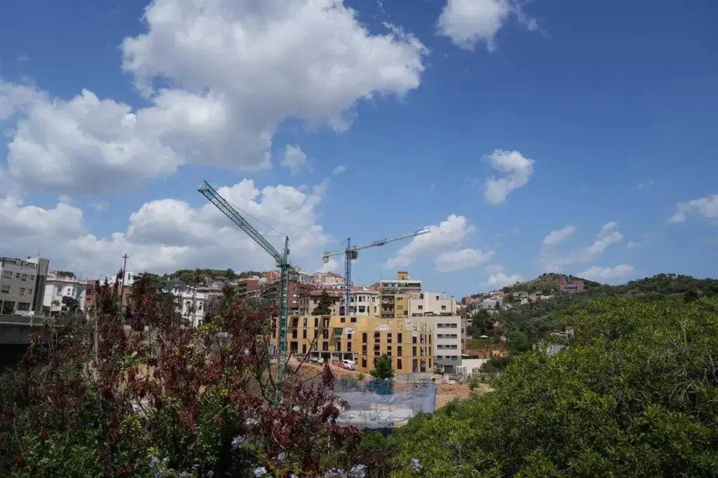 Ni ático de lujo ni estudio en el centro, esta es la vivienda que todos buscan ahora en España 2 Las viviendas nuevas se convierten en la opción favorita para muchos compradores