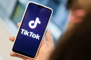 Los médicos entran en la guerra de TikTok: batalla contra los remedios milagro que arrasan entre los jóvenes