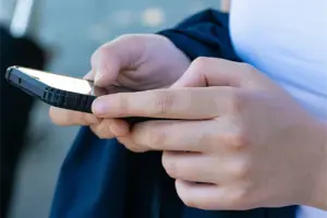 Los números con prefijos de tarificación especial pueden esconder una estafa telefónica, según la Guardia Civil