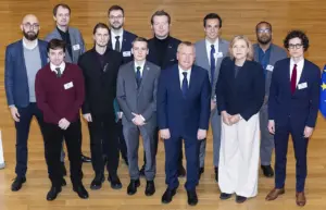 Los organizadores de Stop Destroying Videogames junto a Henna Virkkunen y Michael McGrath durante la visita a la Comisión Europea