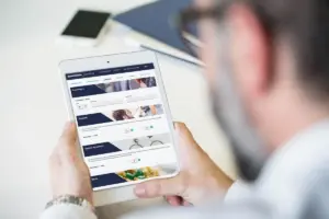 Los pisos que ves en Airbnb o Booking no son de verdad, y la culpa la tiene la inteligencia artificial