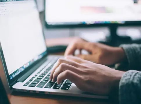 NotebookLM se convierte en una ayuda práctica para resumir apuntes y repasar antes de un examen NotebookLM se convierte en una ayuda práctica para resumir apuntes y repasar antes de un examen
