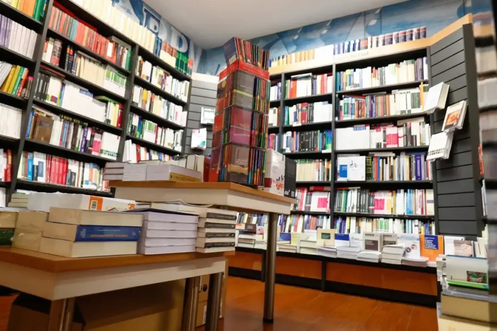 Una quinta parte de los españoles no ha tocado un libro en el último año, y es más grave en los hombres 1 Preocupación en las librerías españolas con la sobreproducción de ejemplares: más libros no significan más lectura