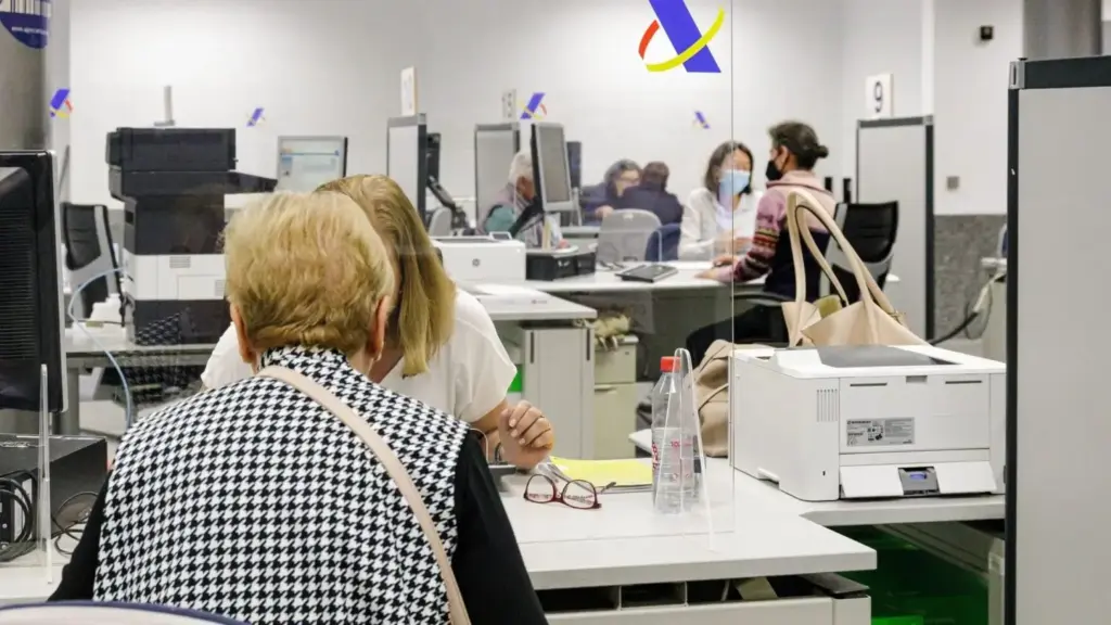 Usar IA para hacer la declaración de la Renta: una sensación de seguridad que se esfuma cuando Hacienda revisa 4 Privacidad y datos: lo que entregas sin darte cuenta