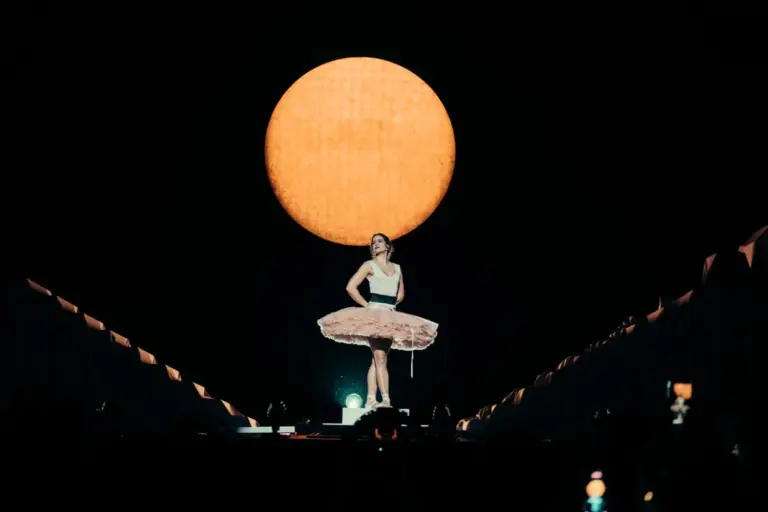 Entre lo urbano y lo divino: Rosalía en el Movistar Arena de Madrid