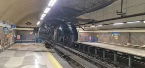 Techo caído de la estación Carpetana de la Línea 6 en Madrid en abril de 2026