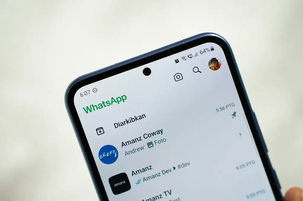 WhatsApp estrena un boton para resumir chats y ponerte al dia sin leer todas las conversaciones pendientes