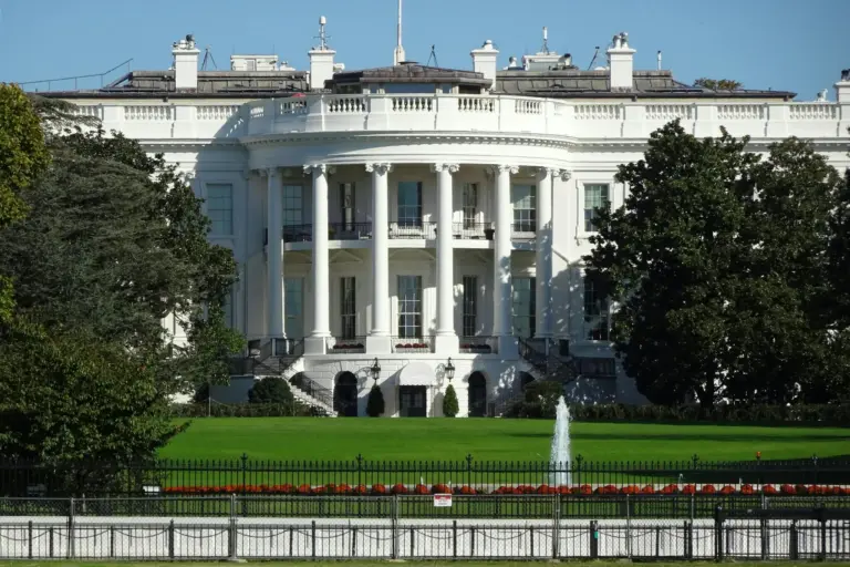 Las pullas de Carlos III a Trump que han incendiado la Casa Blanca