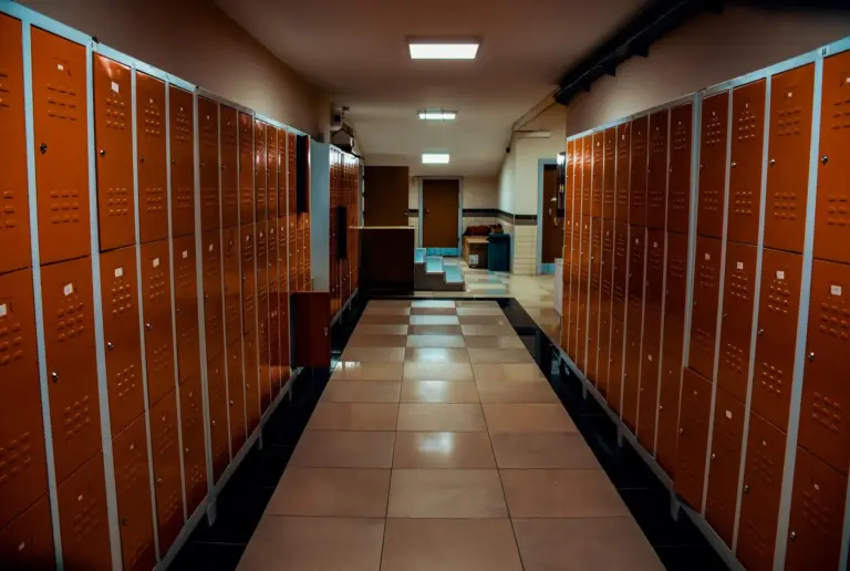 Pillan a una alumna de 14 años vendiendo cocaína rosa en un instituto de Alicante