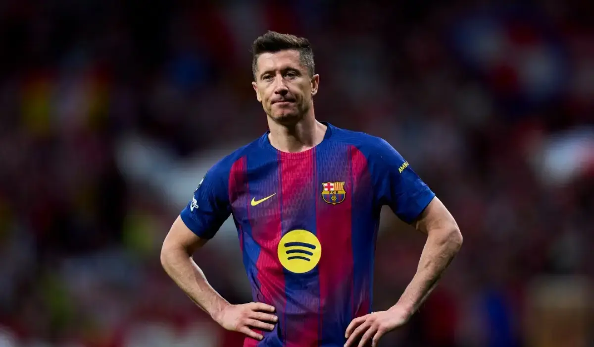 flick lewandowski ferran torres barca fichajes Hansi Flick, atado de pies y manos: la espantada de Lewandowski que protege a Ferran Torres