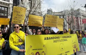 Educadoras infantiles durante la huelga indefinida en Madrid